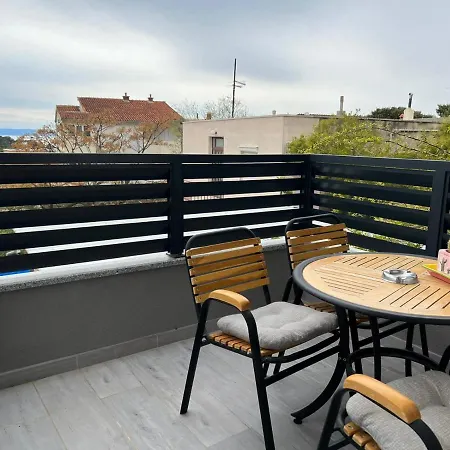 Dino Apartment Makarska