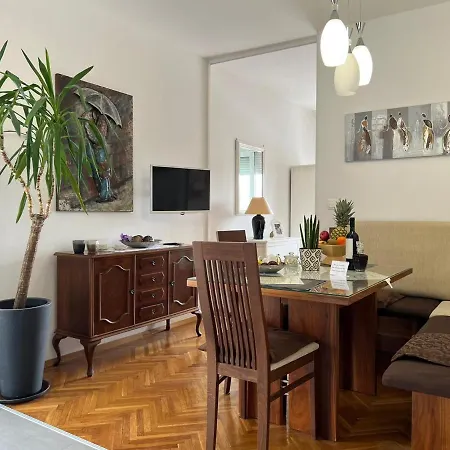 Dino Apartment Makarska
