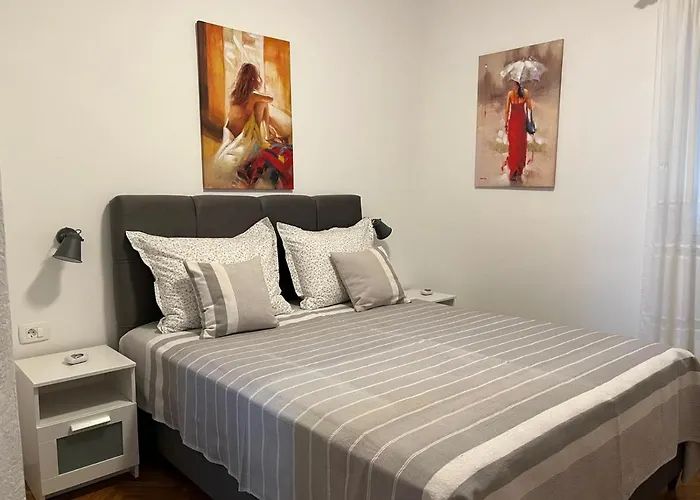 Dino Apartment Makarska