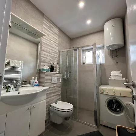 Dino マカルスカ