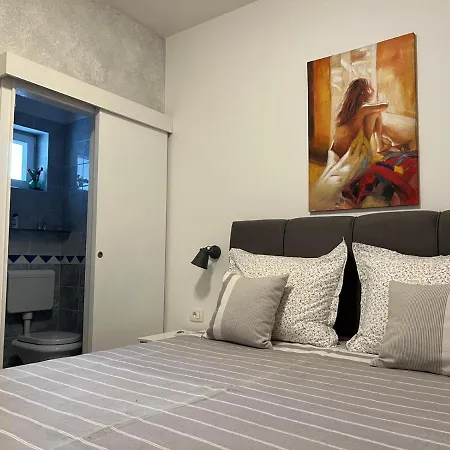 Dino マカルスカ